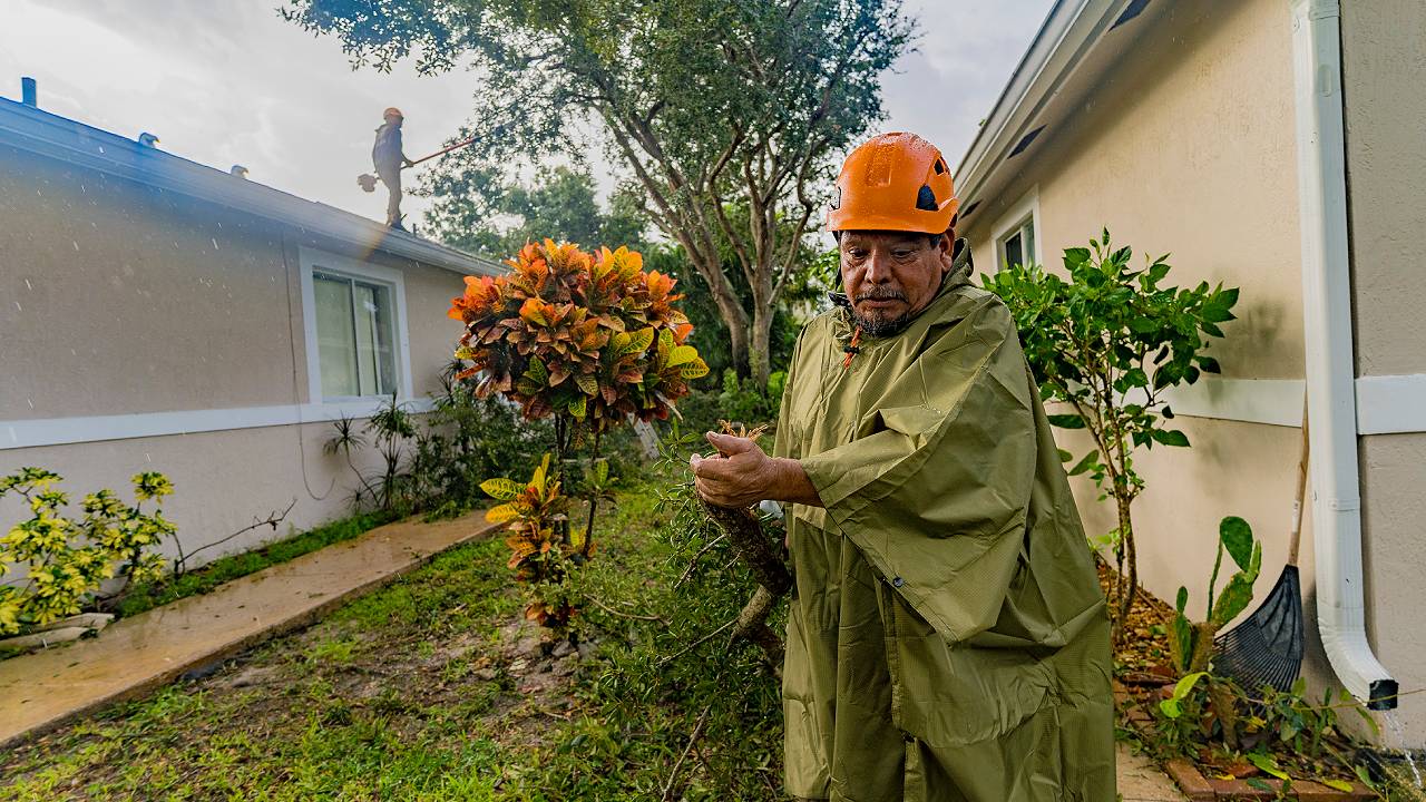 reliable landscaping contractor in whispering woods