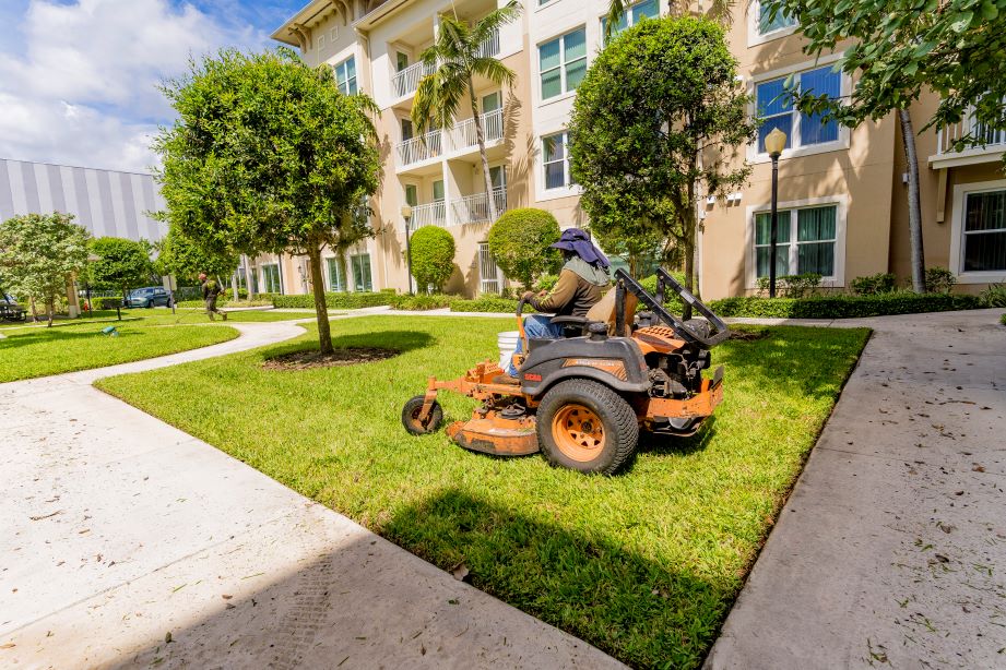 quality landscaping service in Coral Springs Subdivision
